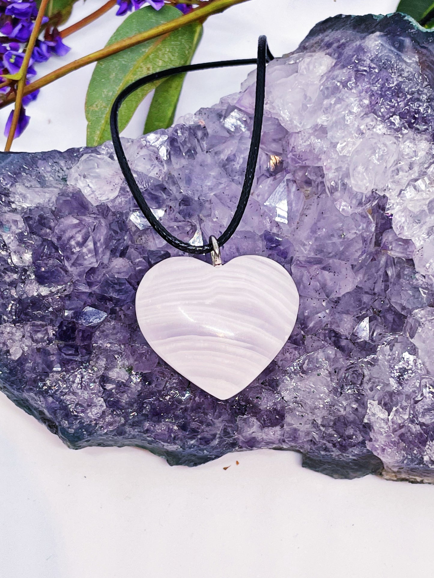 Mangano Calcite Heart Pendants - UV Reactive